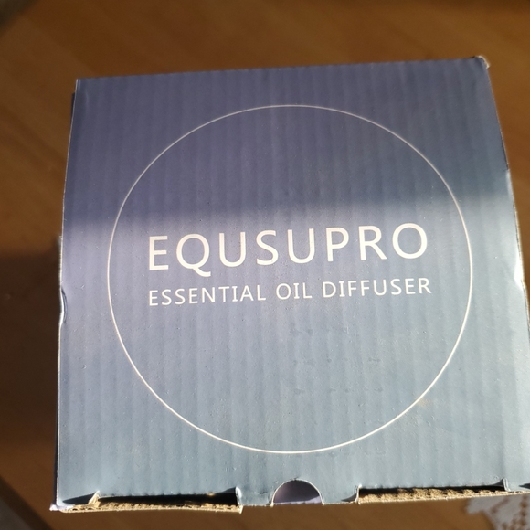 Essential oil diffuser with cool Mist new in box - Picture 4 of 4